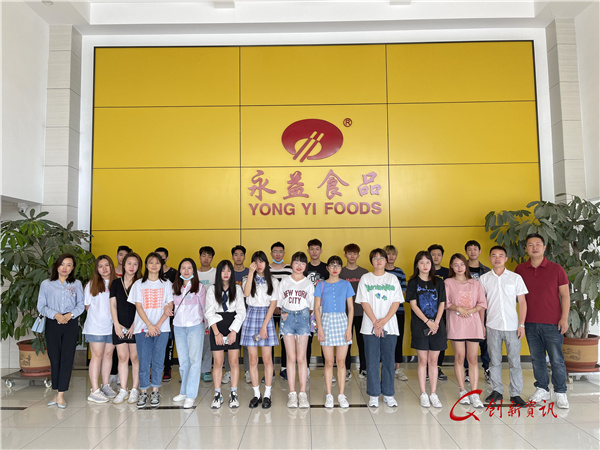 19级酒店班学生合影留念.jpg 19级酒店班学生合影留念.jpg