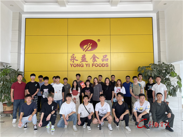 20级烹调班合影留念.jpg 20级烹调班合影留念.jpg