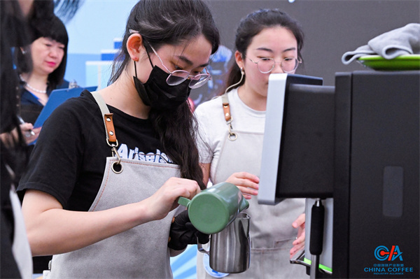 学生比赛现场2.jpg