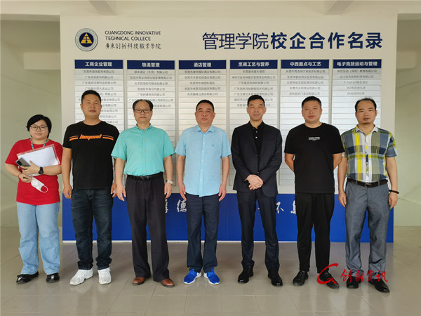 合影留念.jpg 合影留念.jpg