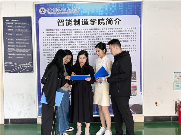 图1：根据上课课表进行查课_副本.jpg