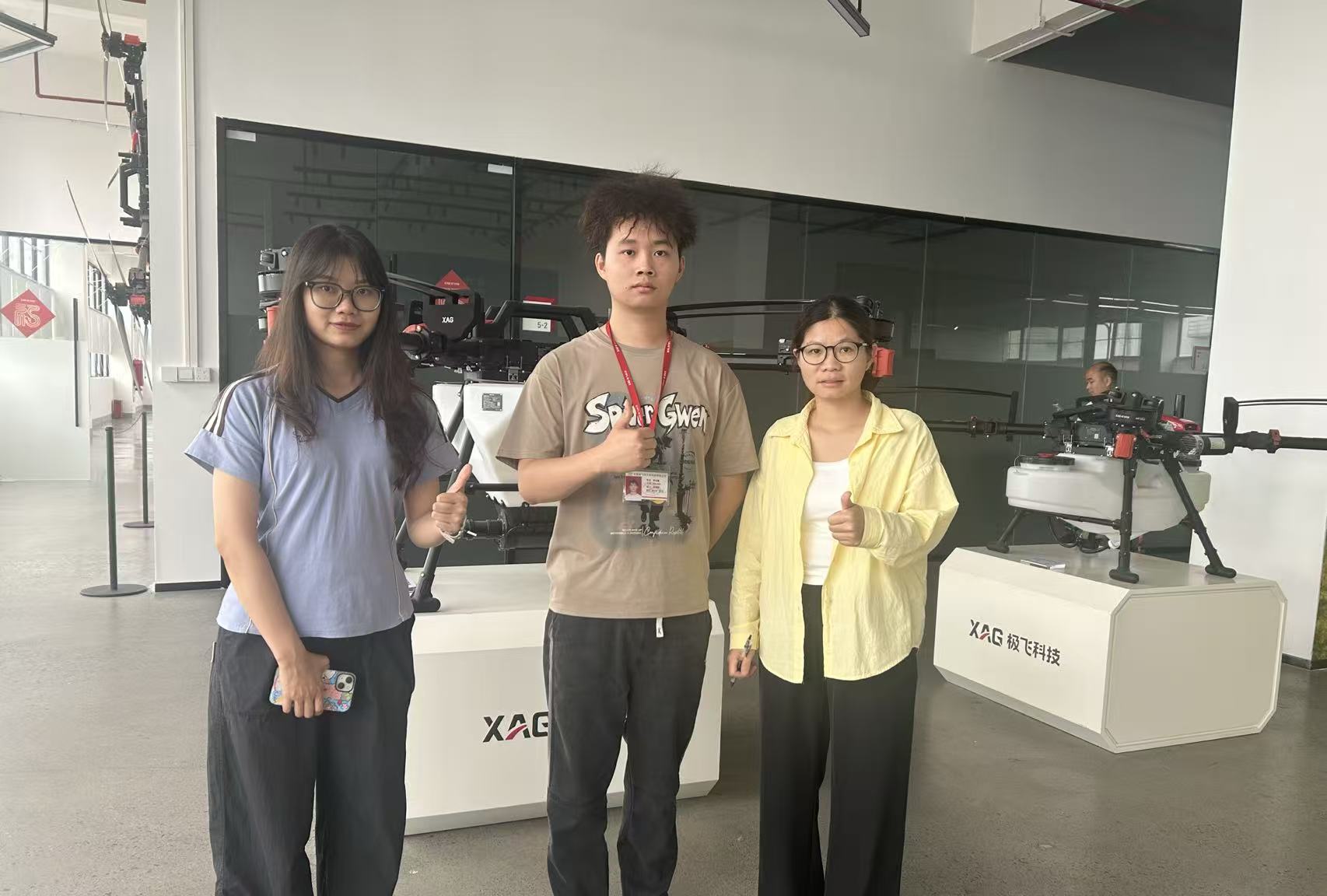 合影2.jpg 合影2.jpg