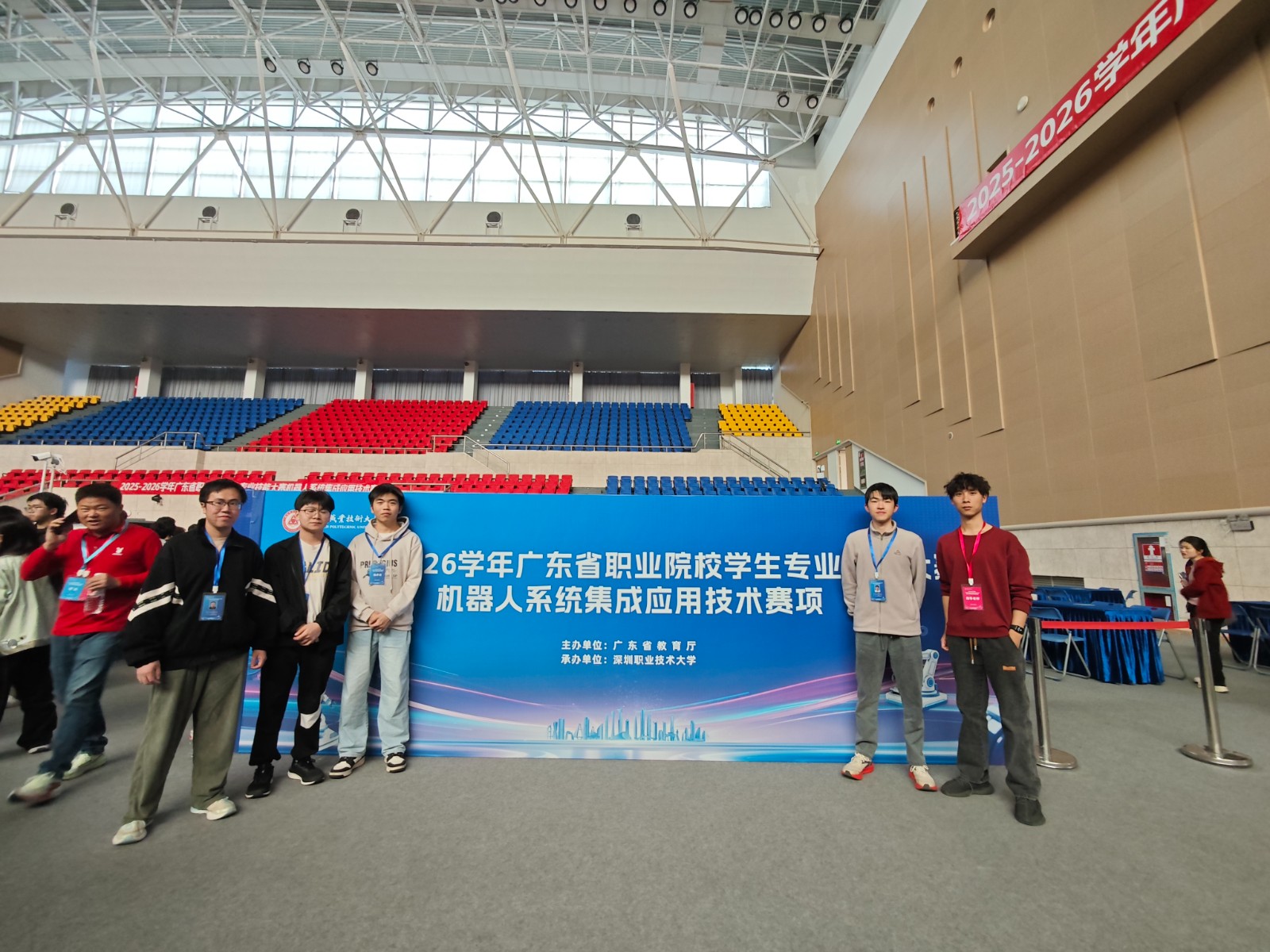 参赛师生合影.jpg