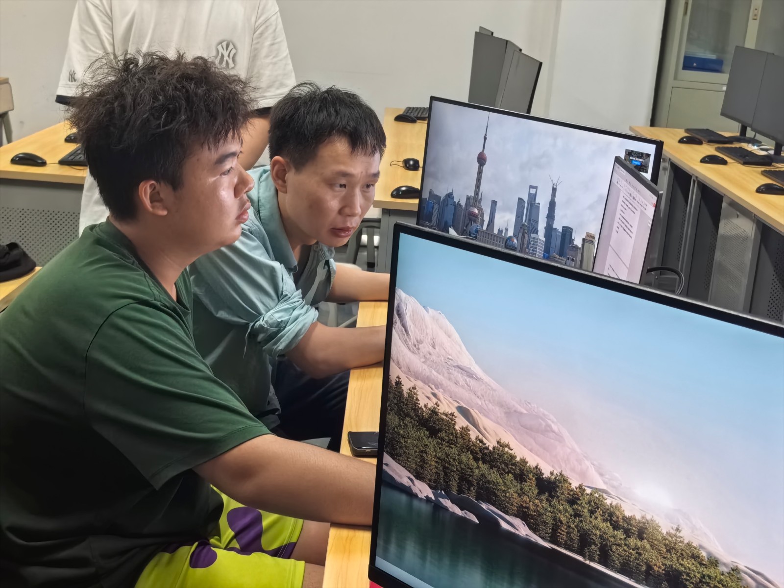 图3 教师指导赛前冲刺.jpg