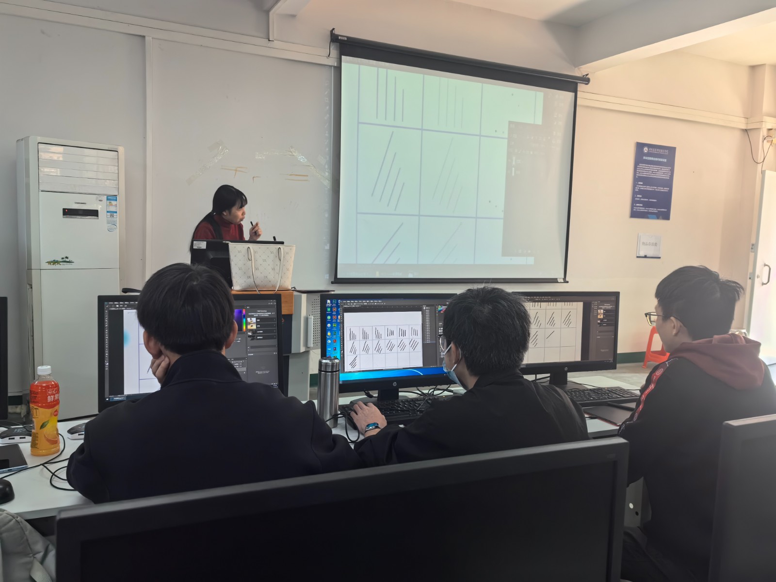 图2 学生在实训室训练.jpg