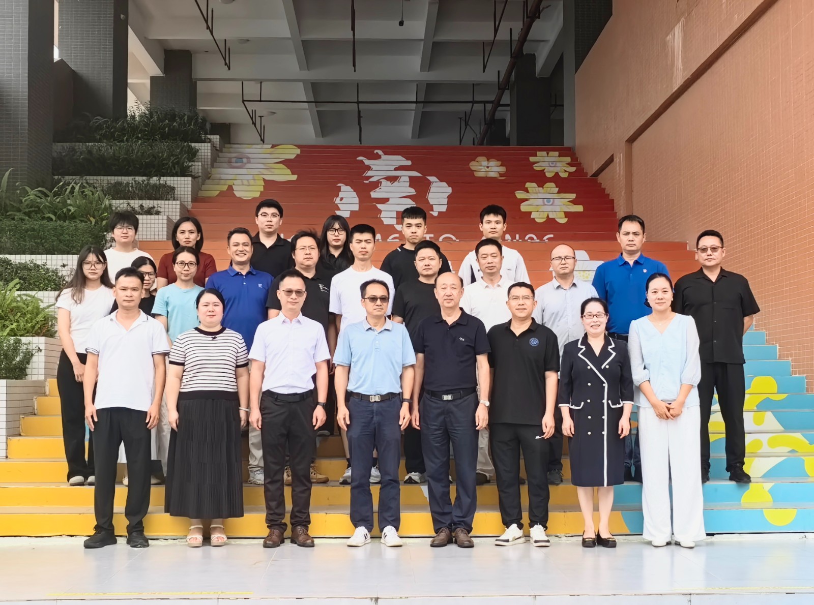 图 6 两院交流团队合影留念.jpg