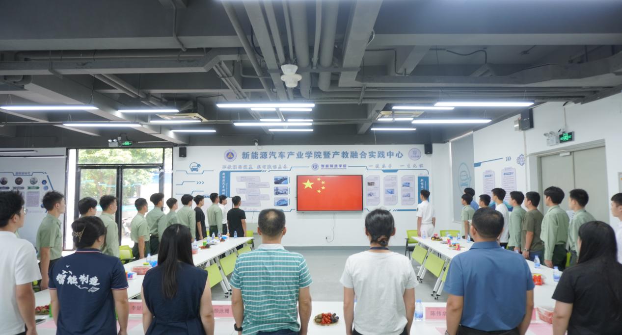 奏唱国歌.jpg