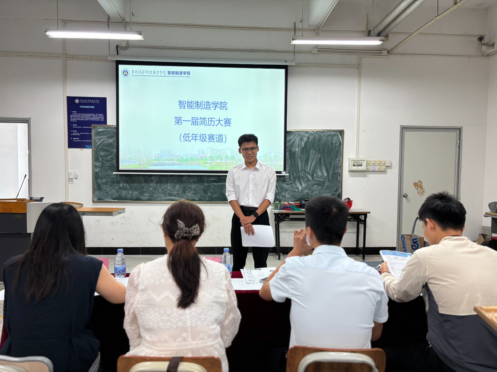 比赛现场.jpg 比赛现场.jpg