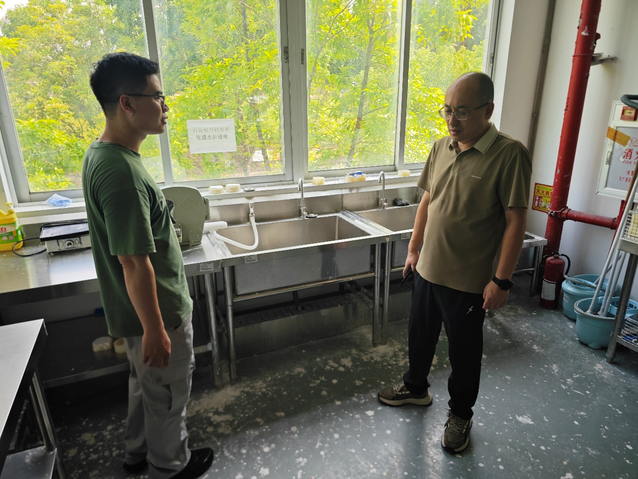 02 医药健康学院实训室2.png