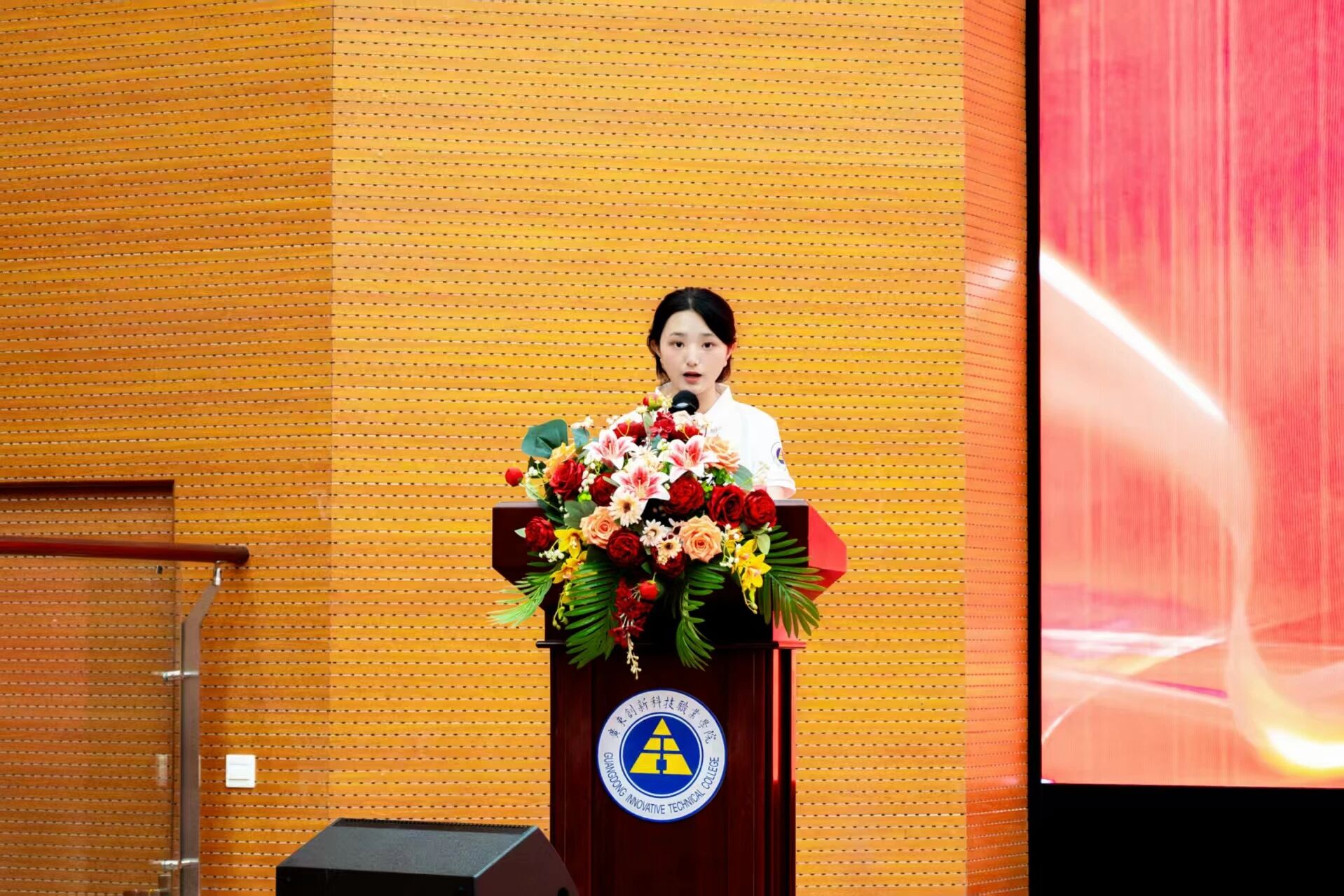 学员代表吴昕昱发言.jpg 学员代表吴昕昱发言.jpg