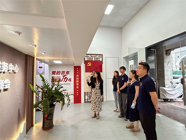 参观学习.jpg 参观学习.jpg