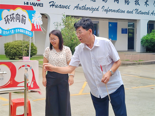 红色国风游戏区师生体验现场1.jpg