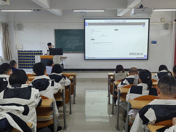 图4 黄嘉浩老师分享经验.jpg