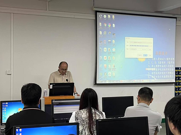 计算机应用技术专业教研室主任赵峰致开场辞.png