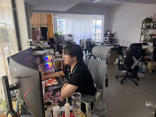 图1:学生工作现场.jpg 图1:学生工作现场.jpg