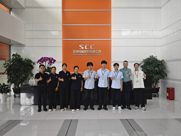 图1 师生合影.jpg 图1 师生合影.jpg