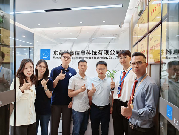 图2 校企双方合影留念.jpg