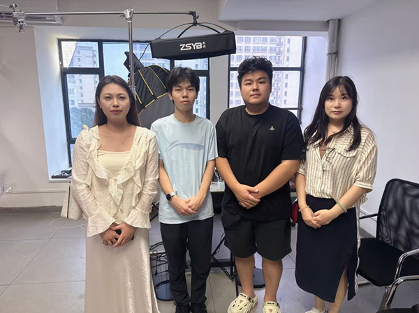 图3:校企合影留念.jpg 图3:校企合影留念.jpg