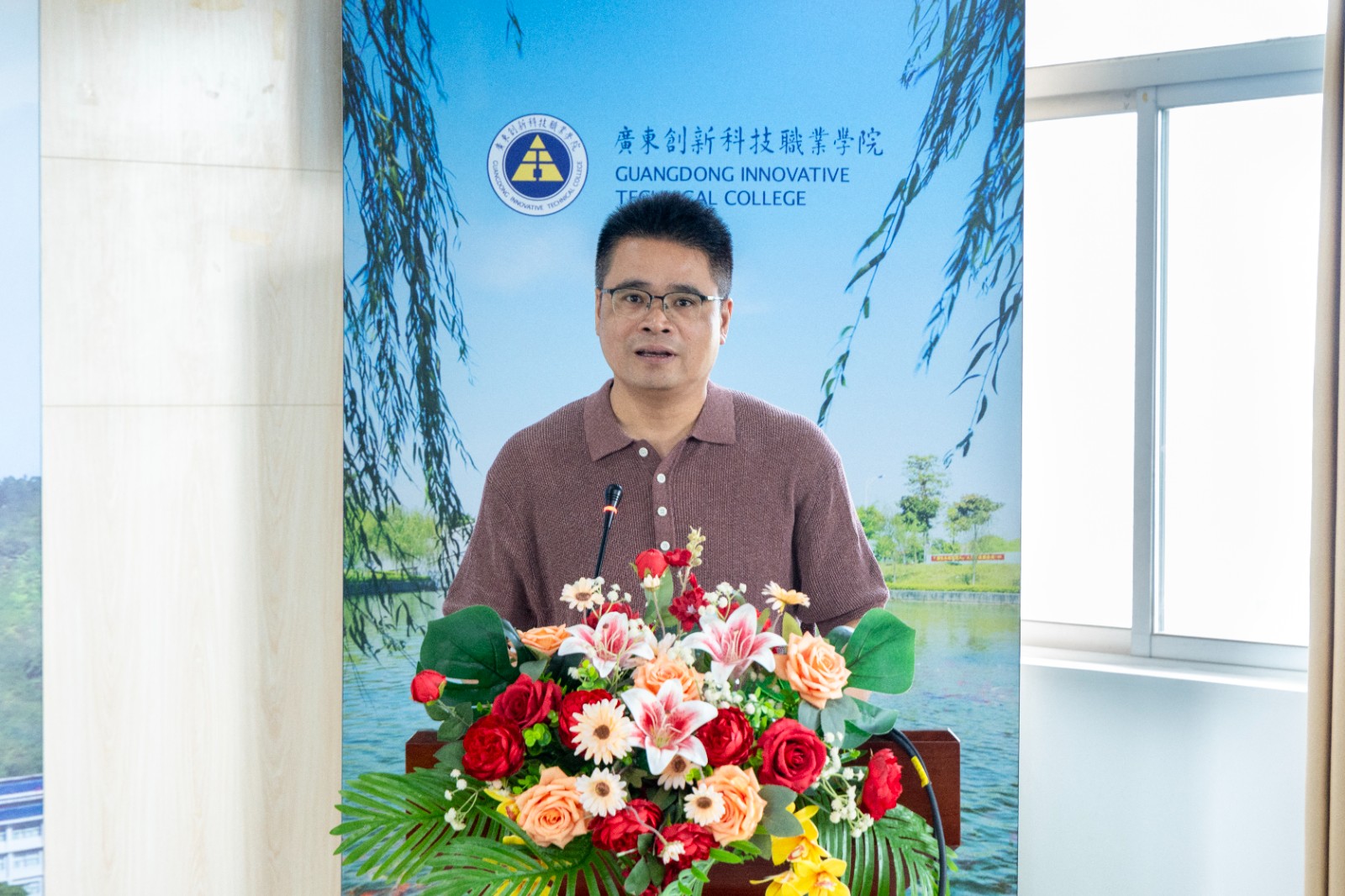 人文教育学院党总支程金烈书记作数据填报工作经验分享.jpg