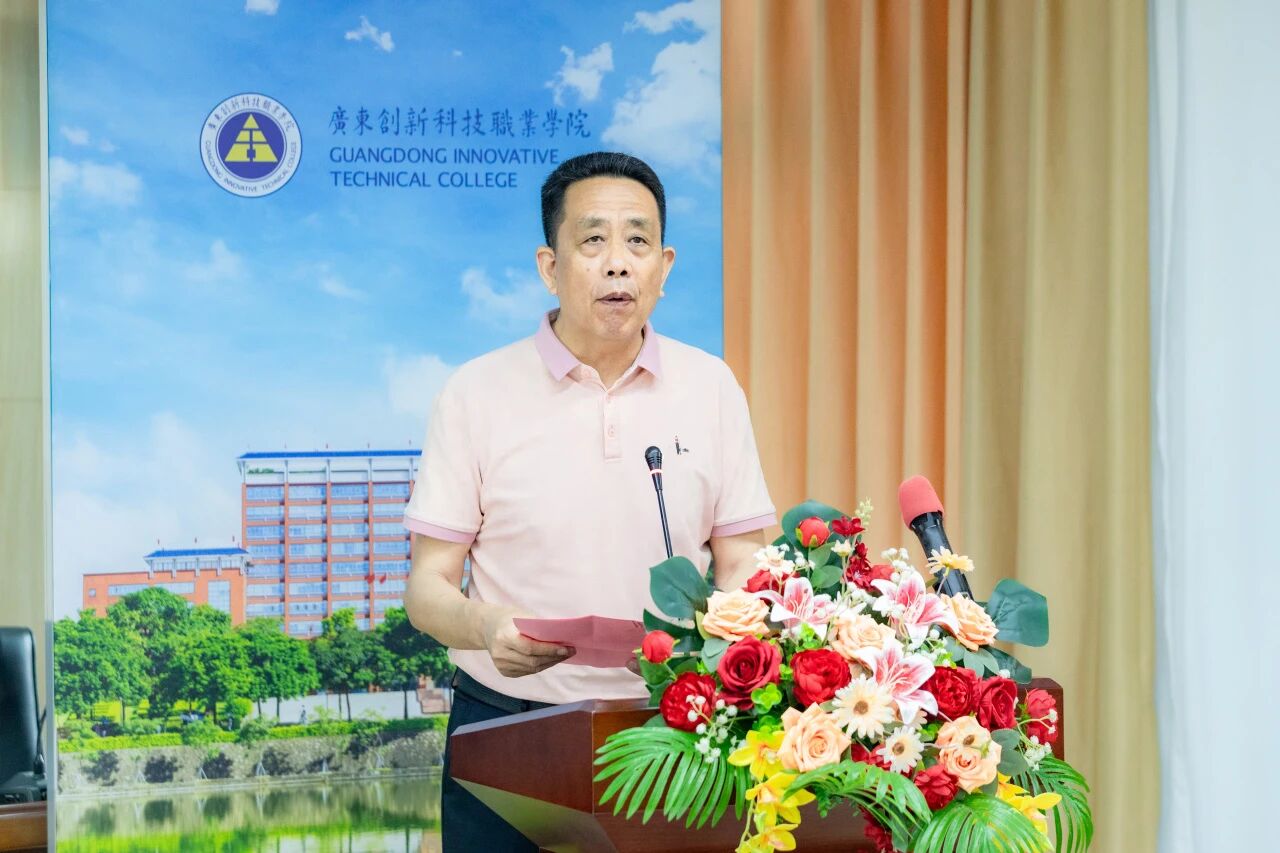 常务副校长李玉春致辞