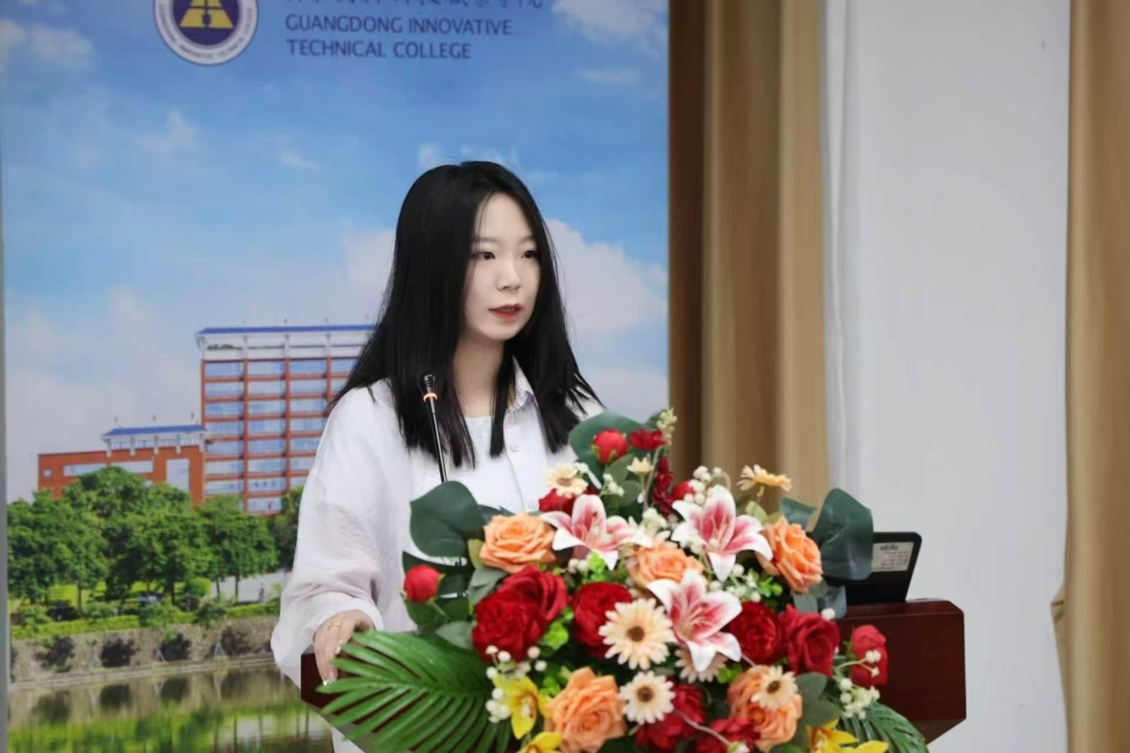 学员代表曹诗笛发言.jpg