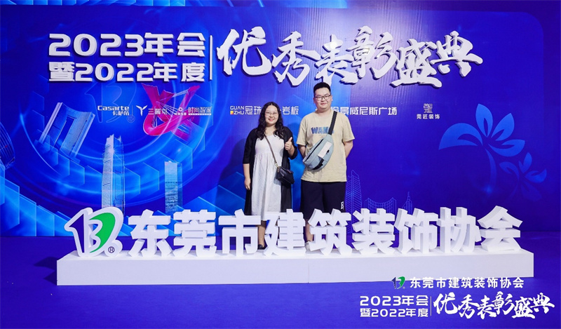 01师生颁奖现场合影.jpg