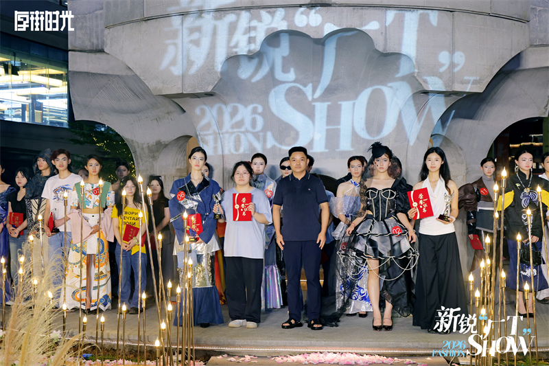 03吴学云院长为银奖获奖选手颁奖.png