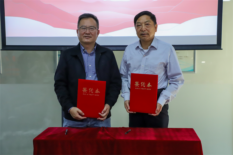 01校企合作签约.png 01校企合作签约.png