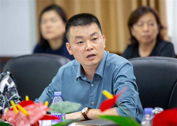 4.质量管理办公室钟美平主持会议.jpg